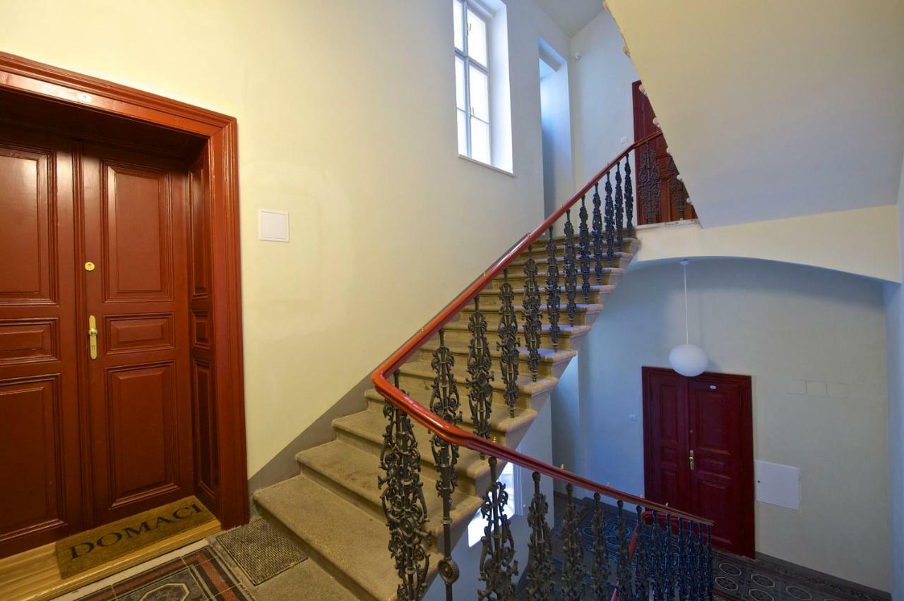 Kafka'S Head Apartment Prague Extérieur photo