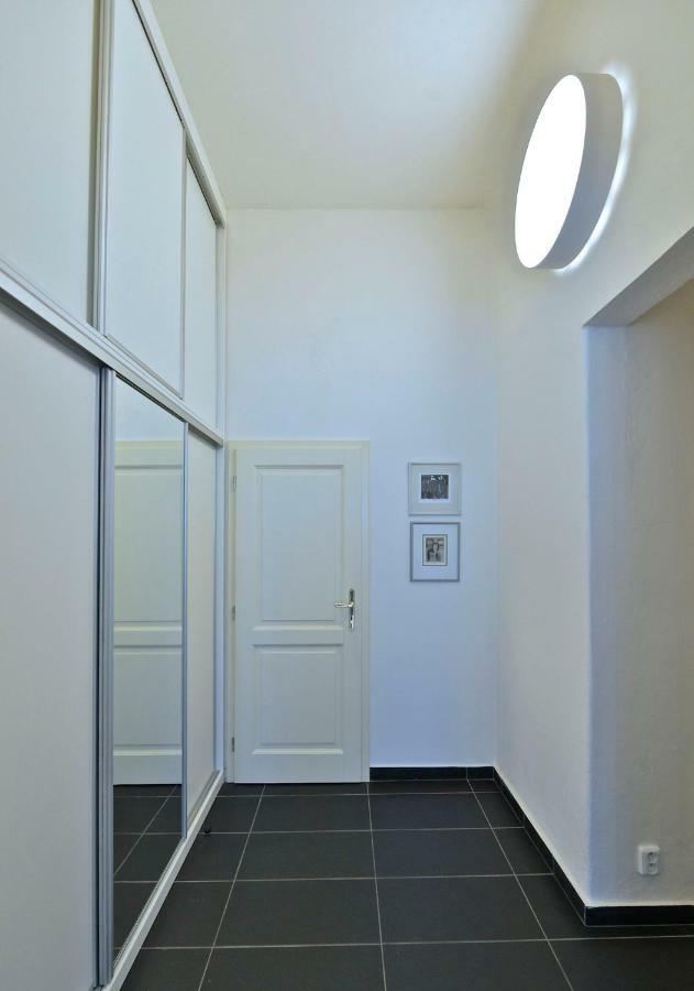 Kafka'S Head Apartment Prague Extérieur photo