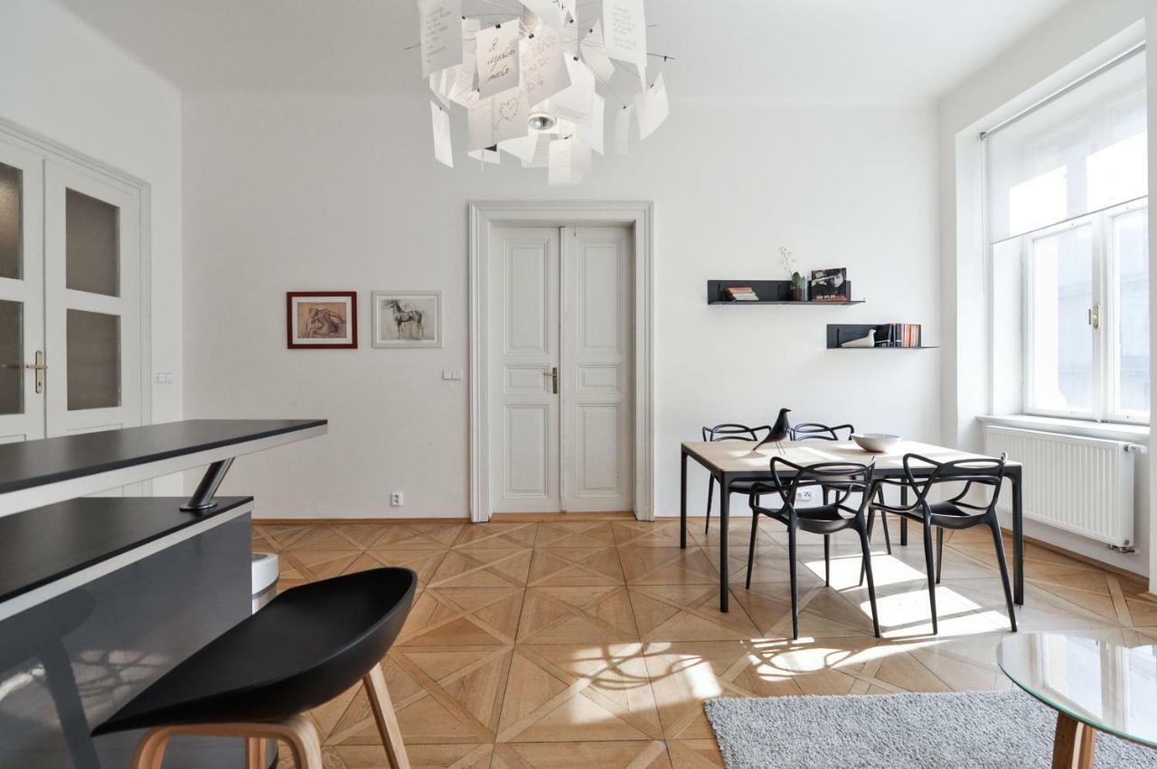 Kafka'S Head Apartment Prague Extérieur photo